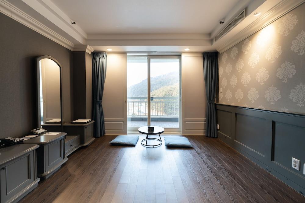 Kensington Hotel Пьончан Екстериор снимка