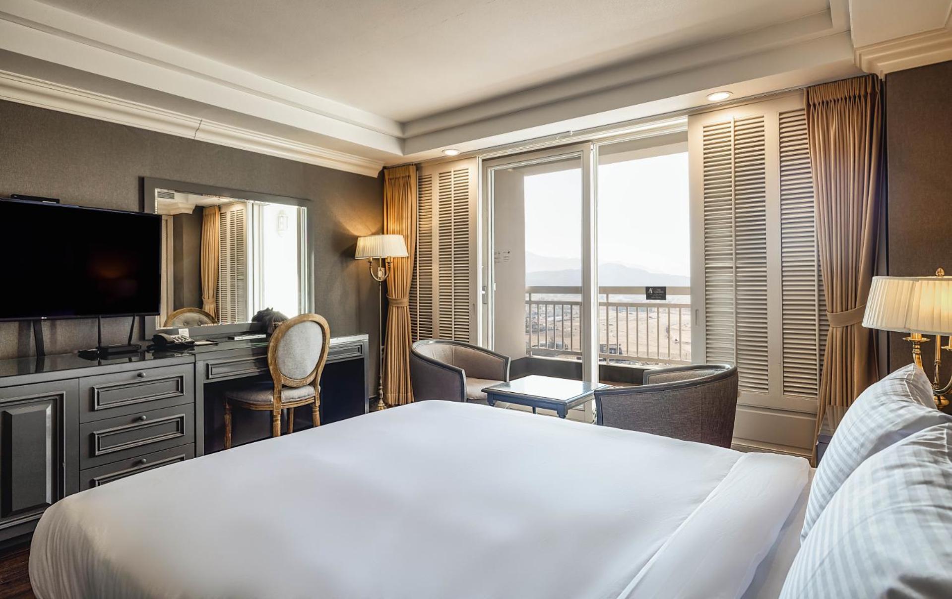 Kensington Hotel Пьончан Екстериор снимка